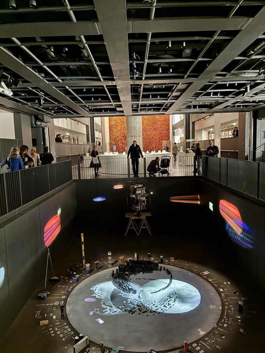 CQLouvreOpera's tweet image. L’« Exposition Générale » proposée par la Fondation Cartier lors de son ouverture en ce 25 octobre 2025 devient un événement incontournable ; une médiation culturelle discrète et efficace accompagne les 500 œuvres et partage avec précision la Vision de l’Artiste #ParisCentre