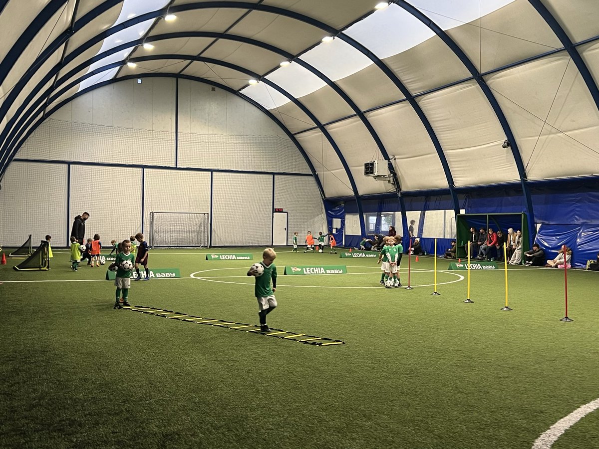 m_stefanowski's tweet image. Głównym celem szkółek Lechia Schools 🇳🇬 jest stworzenie optymalnych warunków rozwoju dziecka w bezpiecznej i przyjaznej atmosferze — tak, by każdy trening niósł radość z gry i inspirował miłością do Lechii Gdańsk! 💚