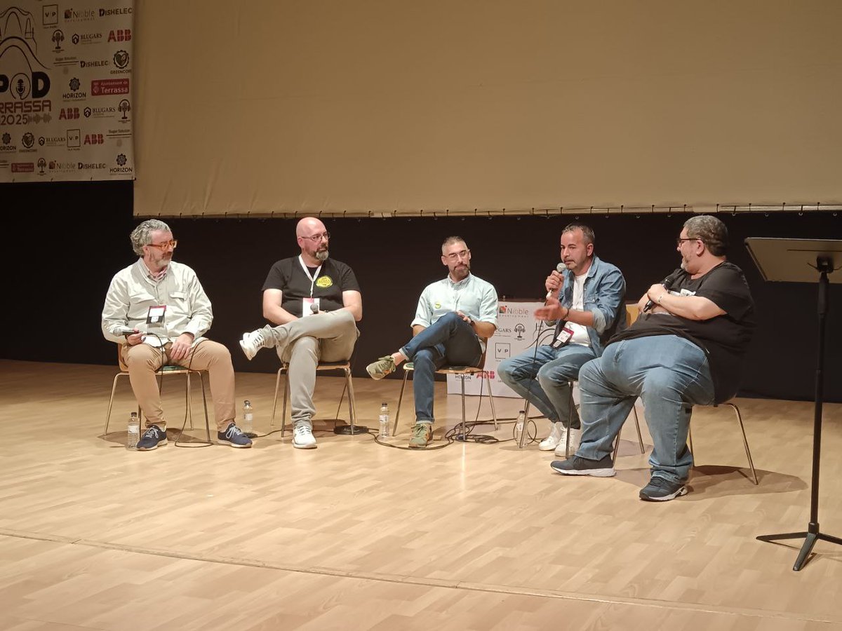 Una charleta de Comunidad muy disfrutona. Muchas gracias a <a href="/emilcar/">Emilio Cano 🎙</a> <a href="/PijusMagnificvs/">Iban Martín</a> <a href="/DoctorGenoma/">Raúl de la Puente</a> y El Pelos de <a href="/losdanko/">Sam Danko</a> #Jpod25Terrassa @jpod25terrassa #Podcasting