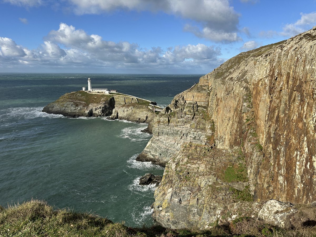 ManelRoura's tweet image. My walk this morning…a 5 mile family circular route at Holyhead #Anglesey with awesome views and unexpectedly good weather. #Wales