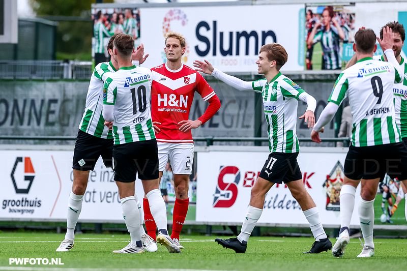 HarkemaseBoys's tweet photo. Einde wedstrijd. We verliezen tegen Genemuiden.
#genhar 2-1 https://t.co/oqdHxVOj4F