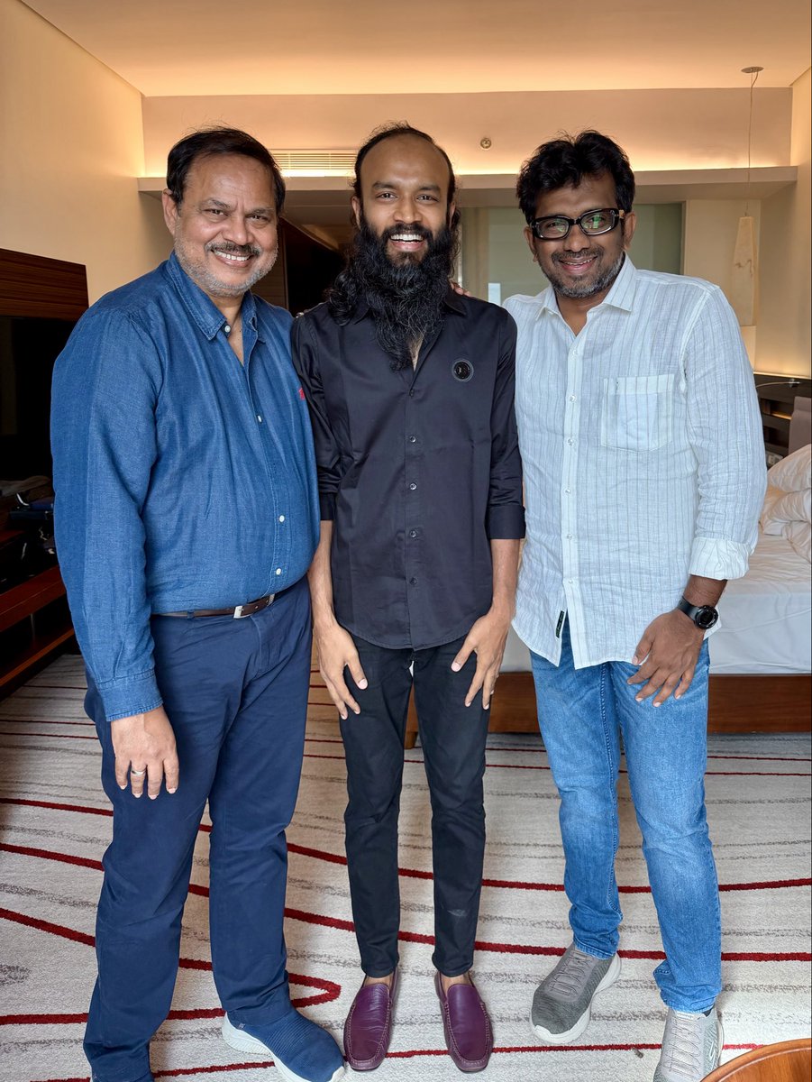 chalshr's tweet photo. ரத்தம் ஒரு சொட்டு
மிச்சம் இருந்தாலும்..
என்னைக்கும் விடாமுயற்சி 🔥 

Two Favourite Leaders in one frame,
@ckknaturals Sir &amp; @ddharaneetharan Brother 😍

Lovely Time ❣️ https://t.co/BB2dKsMkhf