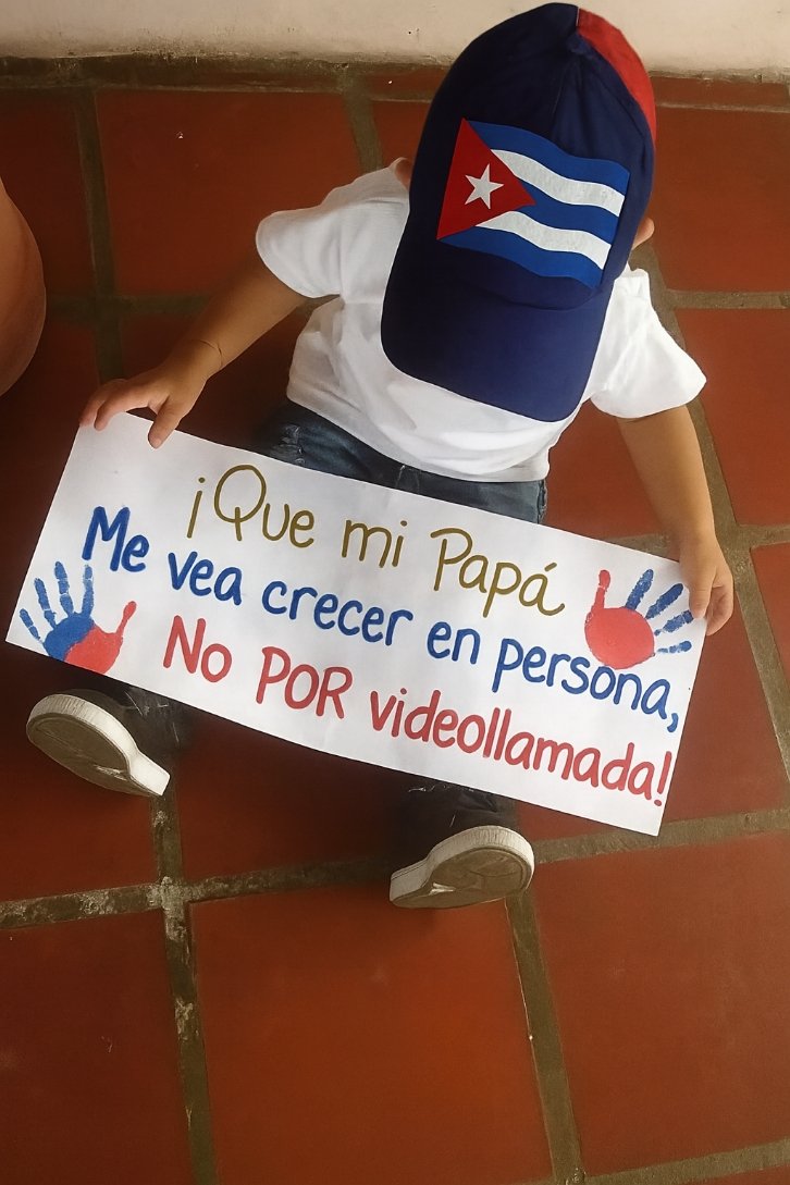 Por favor excluyan las categorías de preferencia familiar del #travelban. Años de espera y procesos legales y pagos. Familias separadas, niños sufriendo la distancia de sus padres. Nuestras categorías también ama y extrañan y han hecho lo correcto. Somos víctimas no terroristas.