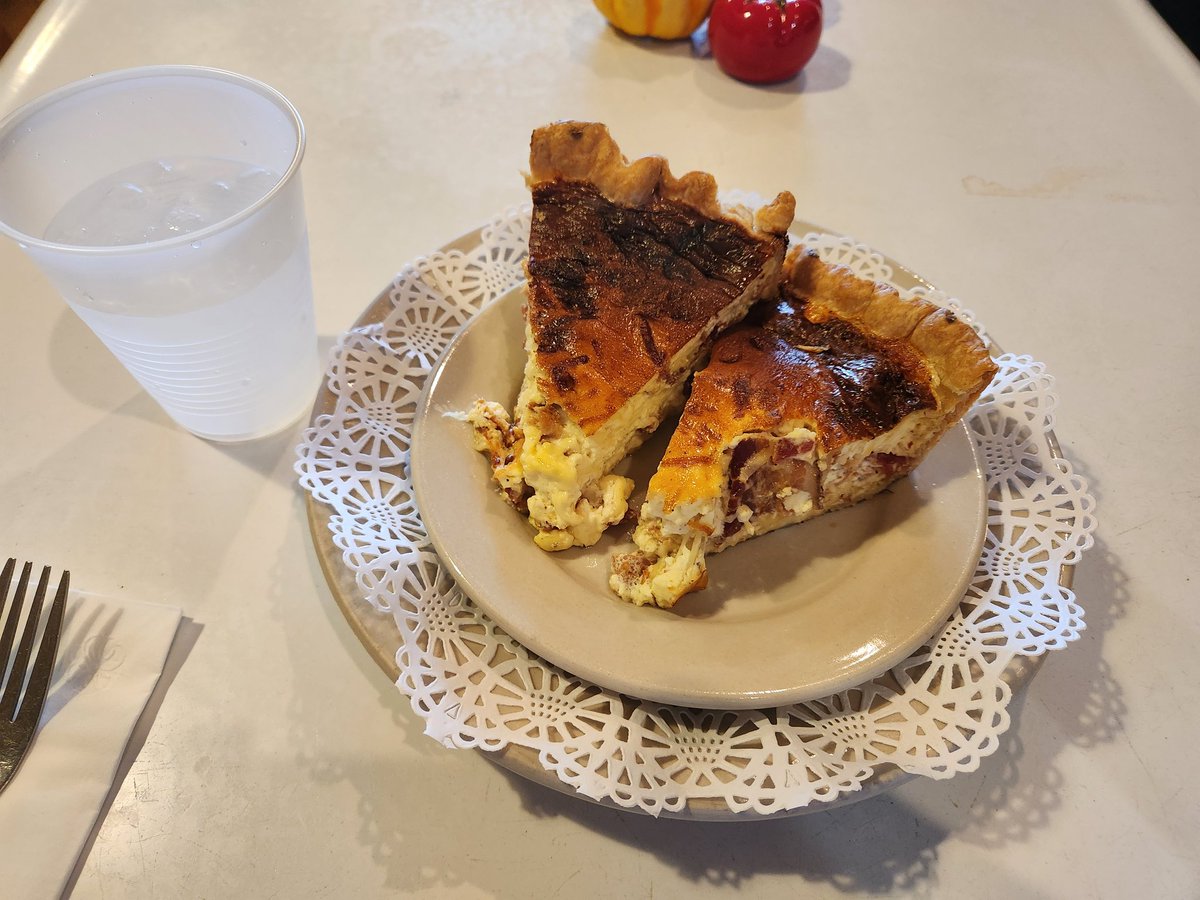 FallenForTrash's tweet image. Trick or quiche, have a happy Saturday!! 👻😋