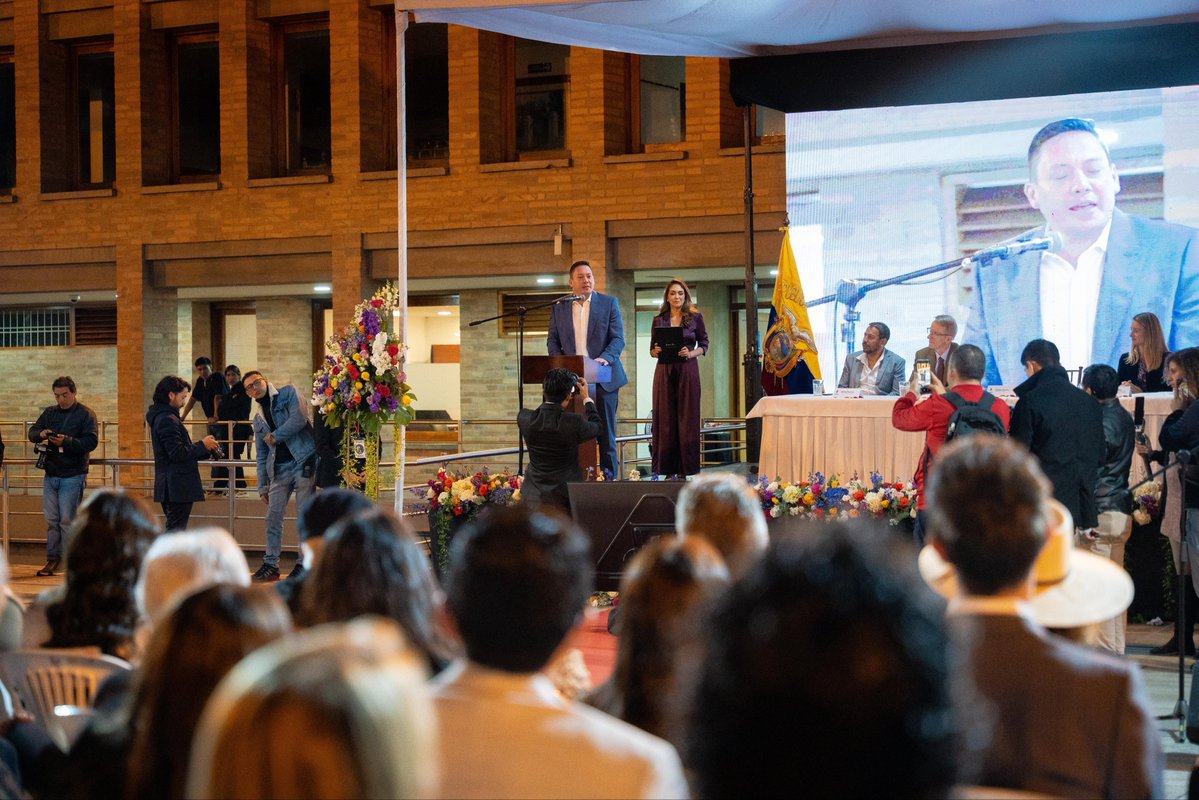 czamoramatute's tweet image. #TheGame, la bienal de bienales 👾😎🤘

Celebramos 40 años de una @bienaldecuenca que, en su XVII edición, pone a Cuenca en la mirada internacional con la participación de 17 curadores, 53 artistas de 17 países y exhibiciones en 20 espacios culturales.

¡Cómo no sentirnos…