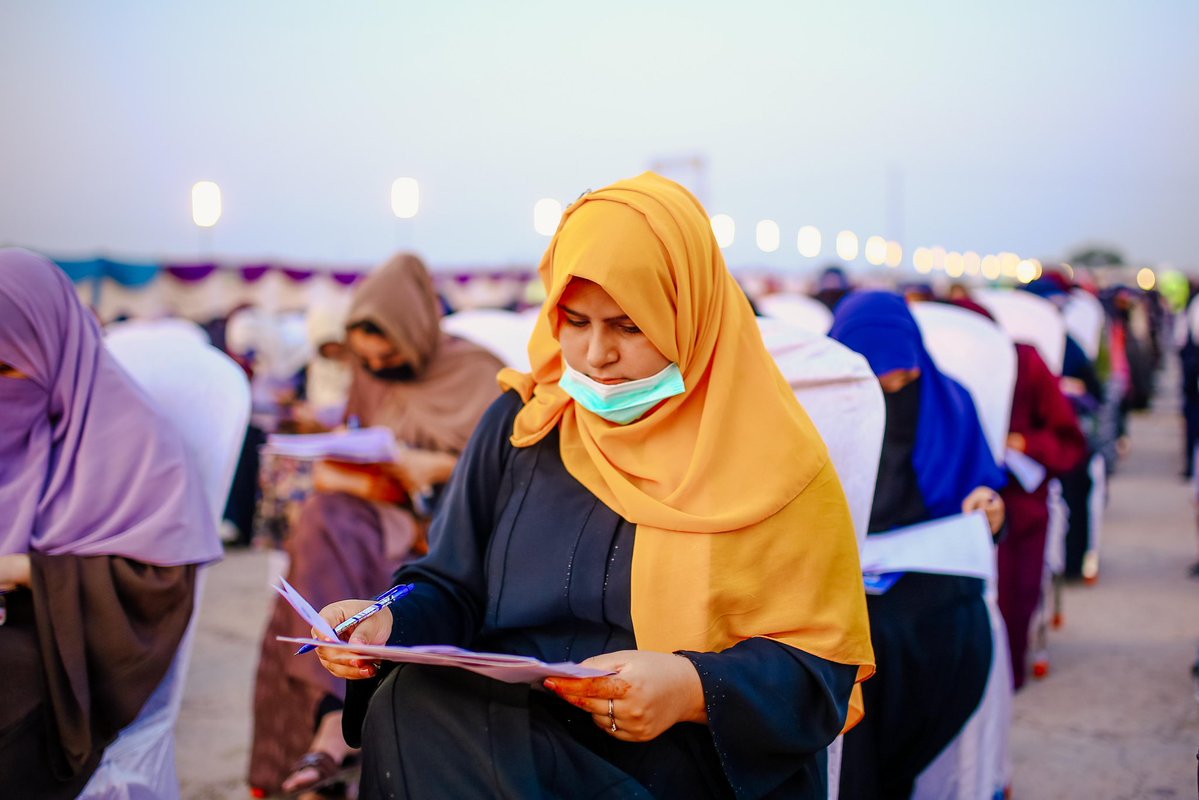 AlkhidmatOrg's tweet image. With every click, thousands of young dreamers move one step closer to turning their aspirations into reality,confidently appearing for the Bano Qabil Gujrat entry test.
#BanoQabilGujrat