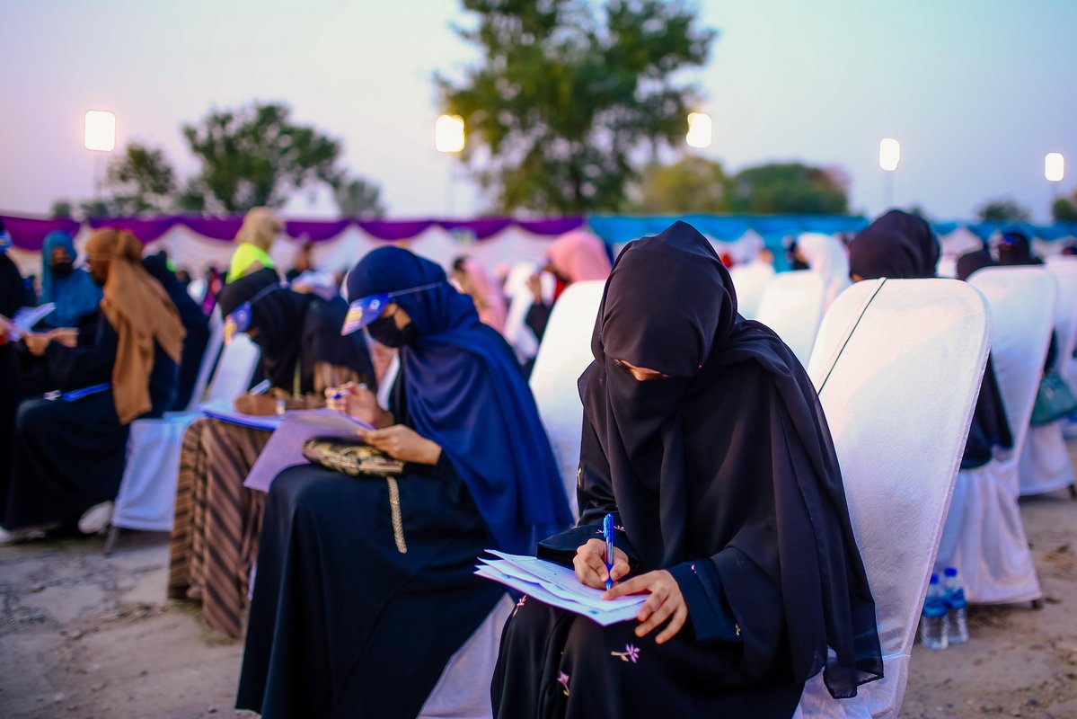 AlkhidmatOrg's tweet image. With every click, thousands of young dreamers move one step closer to turning their aspirations into reality,confidently appearing for the Bano Qabil Gujrat entry test.
#BanoQabilGujrat