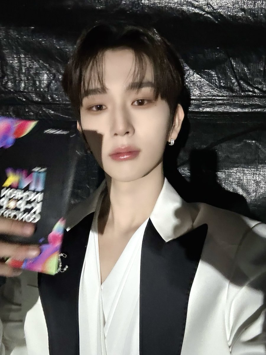 엠씨 백승~🥸 추운 날 모두 고생했어요!! 

#EPEX #이펙스 #BAEKSEUNG #백승 #백전백승