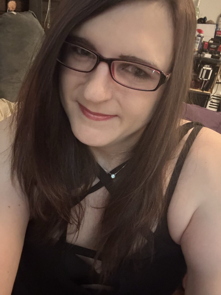 GoodToBeRachel1's tweet photo. I've lost 40 pounds over the last several months and to celebrate, I got myself a new outfit. Feeling cute this morning. 😊💜 https://t.co/fNTvpsndLn