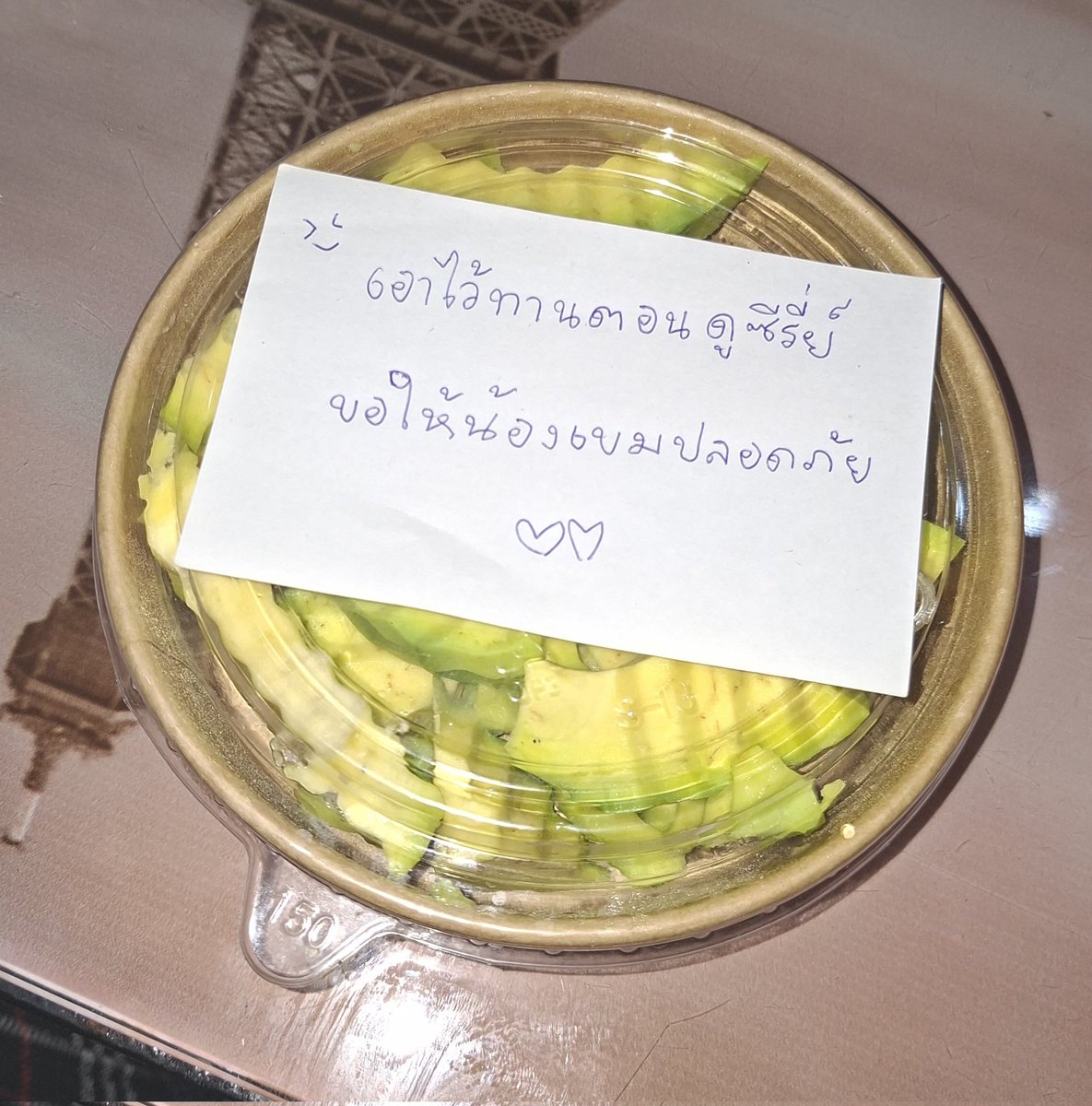 monafilm_xp's tweet photo. น่ารักเนาะ ทุกคนทานอะไรตอนดูเขมจิราคะ เราทานผลไม้ที่ "แฟน" ซื้อให้🫣

Khemjira The Series Final EP 
#เขมจิราต้องรอดตอนจบ https://t.co/nfLlFn8TAL