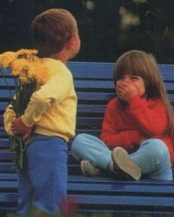 "Te mereces el amor que siempre intentas darle a los demás".🖤