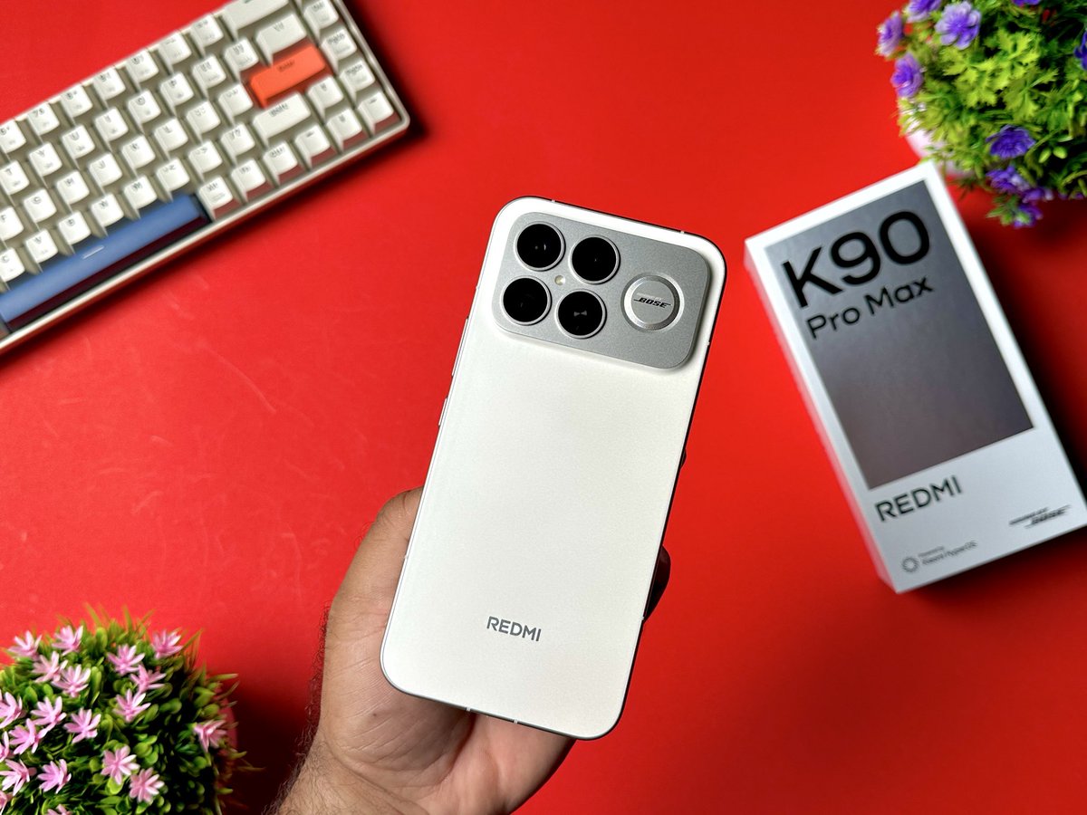 SalimBabaTech's tweet image. Redmi K90 Pro Max has arrived in Dubai! 🇦🇪📦
Will Redmi launch it globally, especially in India? 🇮🇳🤔
In my opinion, the price is on the higher side 3999 RMB (₹49K)

Powered by Snapdragon 8 Elite (Gen 5) ⚡📱
Premium design flagship specs
#RedmiK90ProMax #Redmi #Snapdragon8Elite