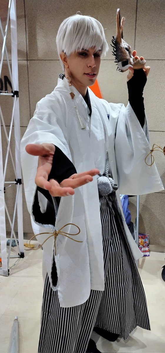 ミコ/茜椿♀ (@m7jeeiqiuujthle) on Twitter photo そんなメロい狐面の男のコスプレをしてたファンサの鬼なお兄さんを添えておきます
(写真ド下手なのは目を閉じてくれると嬉しいです…) そんなメロい狐面の男のコスプレをしてたファンサの鬼なお兄さんを添えておきます
(写真ド下手なのは目を閉じてくれると嬉しいです…)