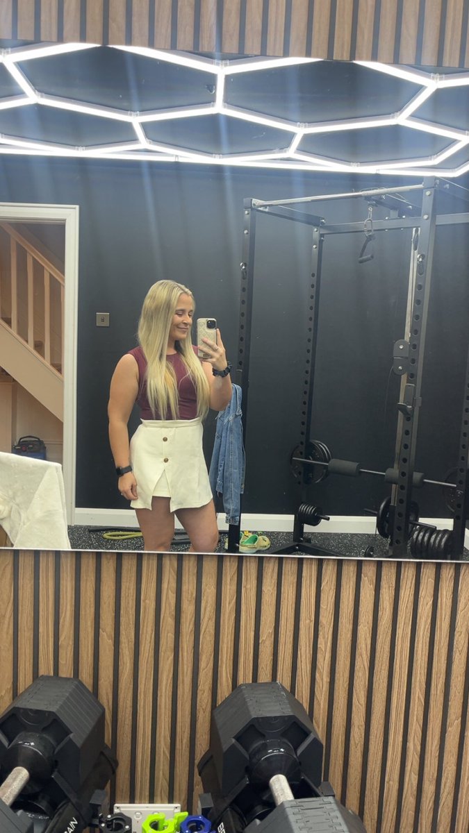 Chloe tweet media