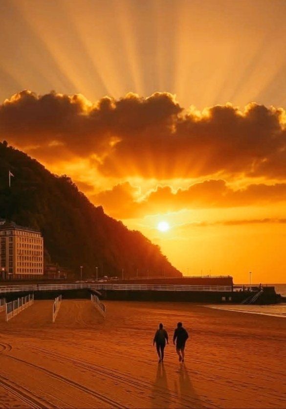 starbienatotxa's tweet photo. 🔺 #LasMejoresFotos de la semana 

Deslumbrante puesta de sol . Por 📷 Asier Mendia . Vía @donosti_city https://t.co/DdPo79A8GX
