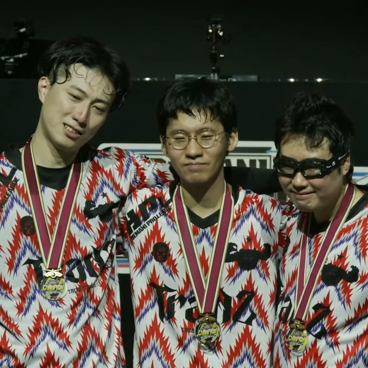 CeilorGuren's tweet image. 33歳になりました! BPLS4優勝、EXTREMERSで初MC、初の大会開催、初のM3参加と公私ともに盛り沢山で間違いなく「頑張った」と言い切れる一年でした。
関わってくださったすべての方に感謝しつつこれからも活動し続けます。
まずはBPLS5!
今後とも吉水をよろしくお願いいたします!