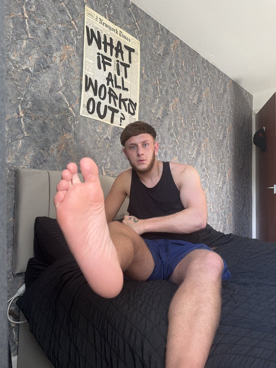 I just love constantly taking ur cash and you thanking me for it😂🤑 

Life couldn’t get easier sat back whilst you losers keep increasing my wealth. #findom #paypig #master #soles #cashmeet #cashpig