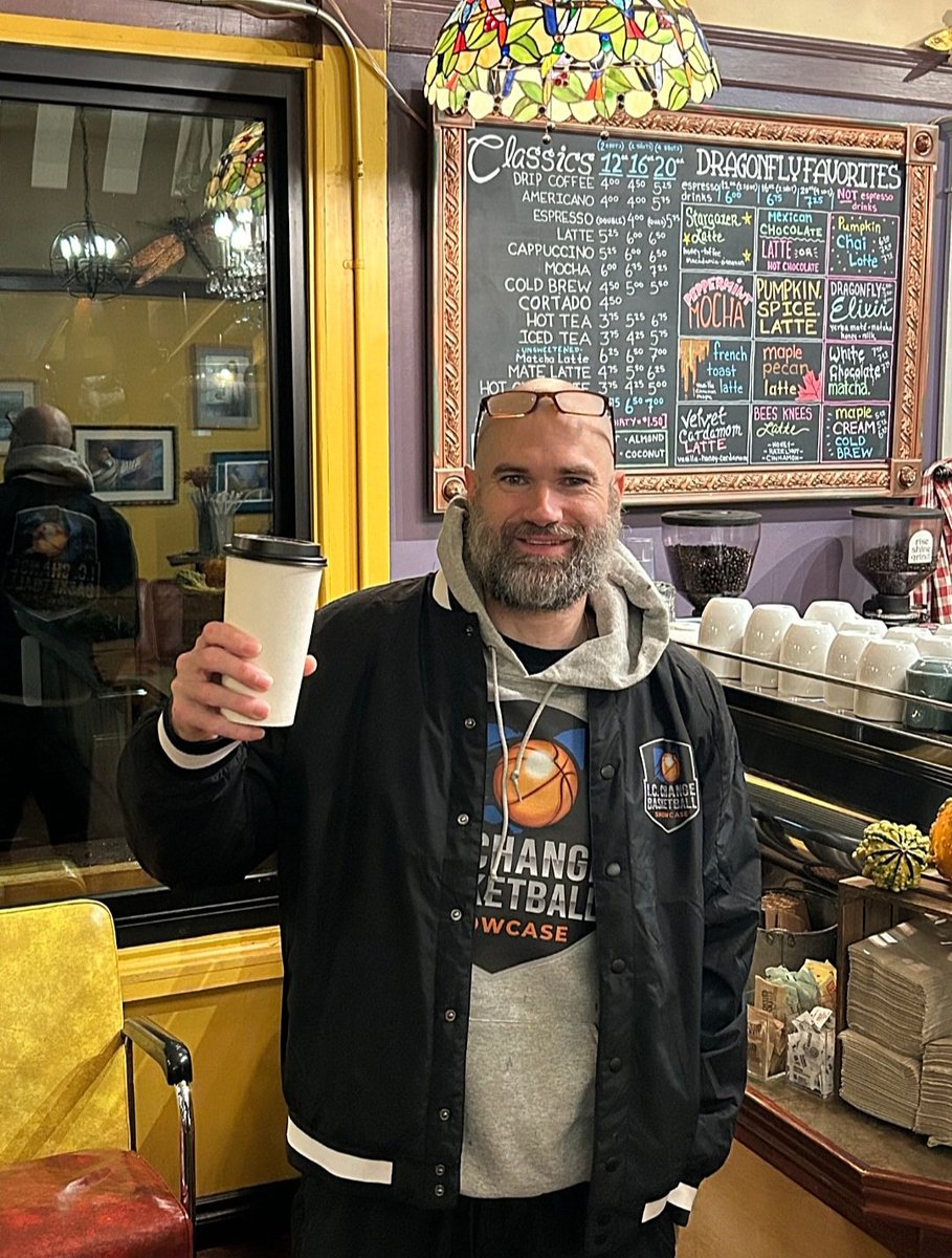 iancle1's tweet image. #CoffeeTimeSelfie in #Portland with my friend Doug E. We are excited to see @cjhaz14 host @EIKENKID today at 2pm. #icchangeshowcase is ALWAYS #BIGGERTHANSPORTS