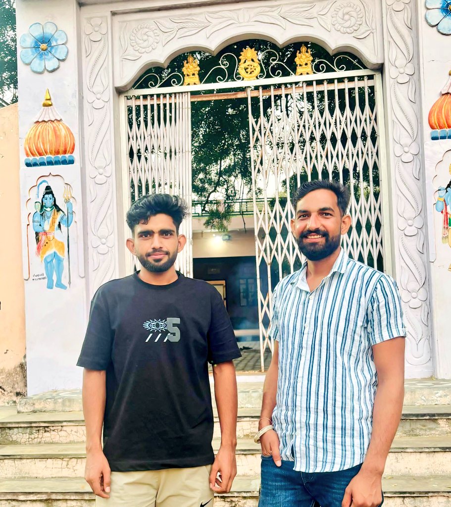itz_poonia's tweet photo. मिला नहीं कुछ पल भर में, एक दौर इसी में बीता है। बादल बहुत समेटे है, तब दरिया बनना सीखा है।।
#bhai #rlp @hanumanbeniwal @RLPINDIAorg https://t.co/rILTRa7iT4