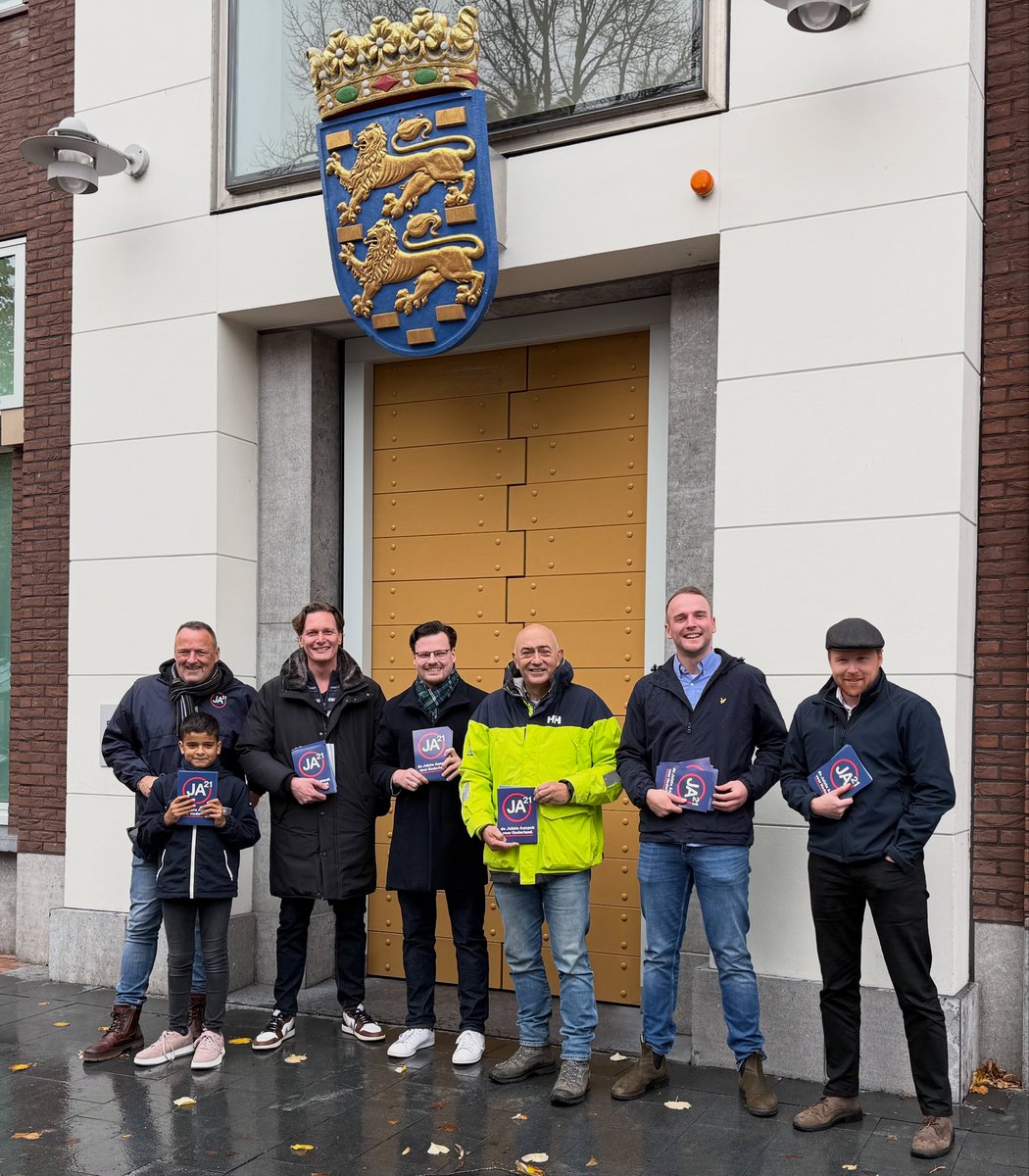 Ook in Leeuwarden gingen wij vandaag de straat op! We spraken talloze kiezers die snakken naar de Juiste Aanpak voor Nederland.

Woensdag is het aan jou. Ga stemmen, stem #JA21! 🗳️