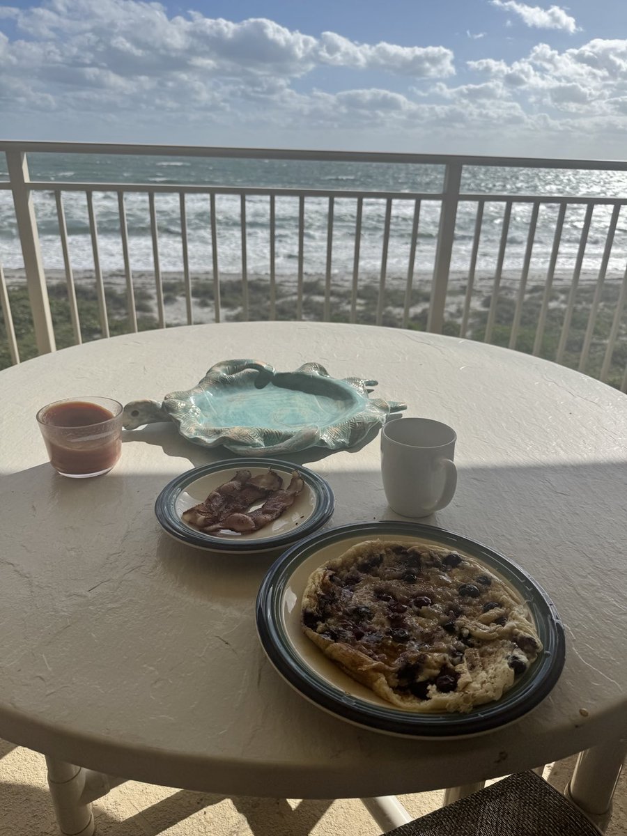 sweetcarolinatv's tweet image. Colette’s cafe is open. Serving blueberry pancakes, extra crispy bacon, and latte. My pancakes look ugly but taste delicious  #caterday #saturdaymotivation