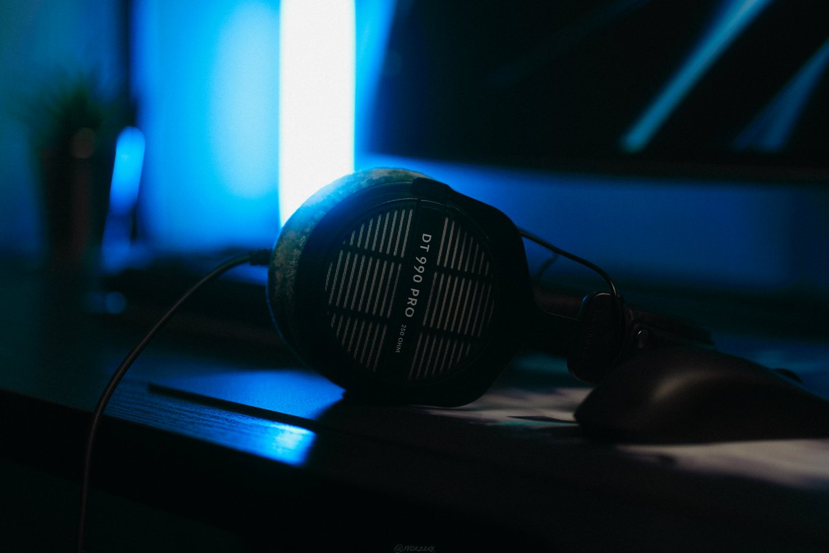 Back on my grind 🔷

#desksetup