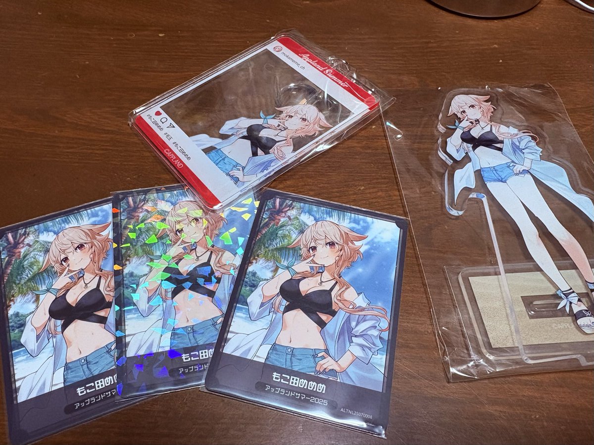 タペストリーが思いの外大きくてビックリした。

ワイの推しの水着姿、素敵過ぎん？
お仕立ていただいた絵師様に感謝‼️
＃壁に耳あり障子にめめめあり
＃もこ田めめめ