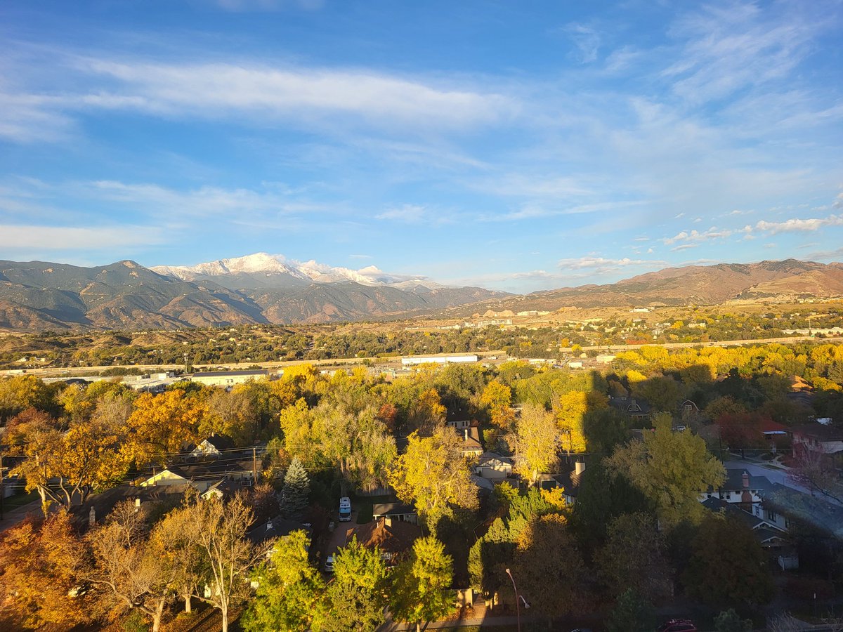 TamiK_Colorado's tweet image. Beautiful day to you all from Colorful Colorado with love ❤️ 
#beautiful #ColoradoSprings in front of #PikesPeak #Colorado #NaturePhotography 
From the 9th floor of one of the hospitals here 🏥🌞🏔🌸