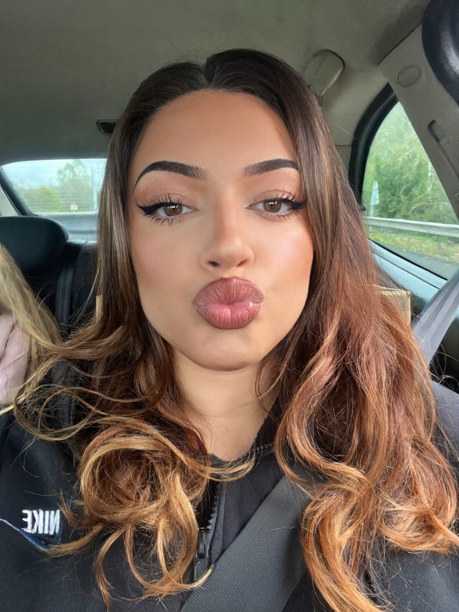 babygoatsuki's tweet image. 2016 duckface