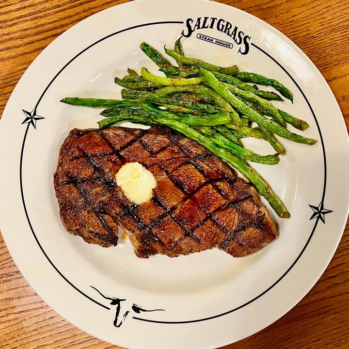 "For dinner, do you want S..."
"Yes. Immediately, yes."

📸: Danny Mangin