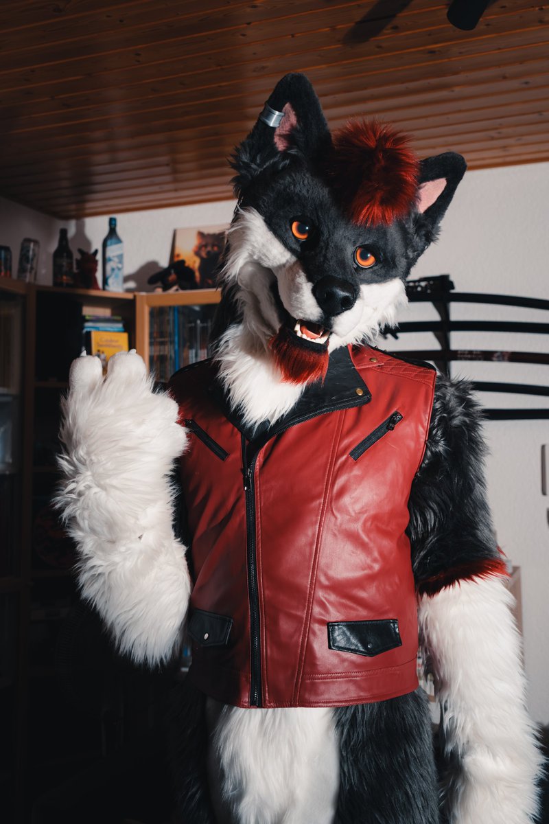 🐺!

Pic by <a href="/pup_neon_/">✨Chi ✨</a> 

<a href="/SarahcatFursuit/">Sarahcat ➡️ MFF Dealer</a> #FursuitEveryday