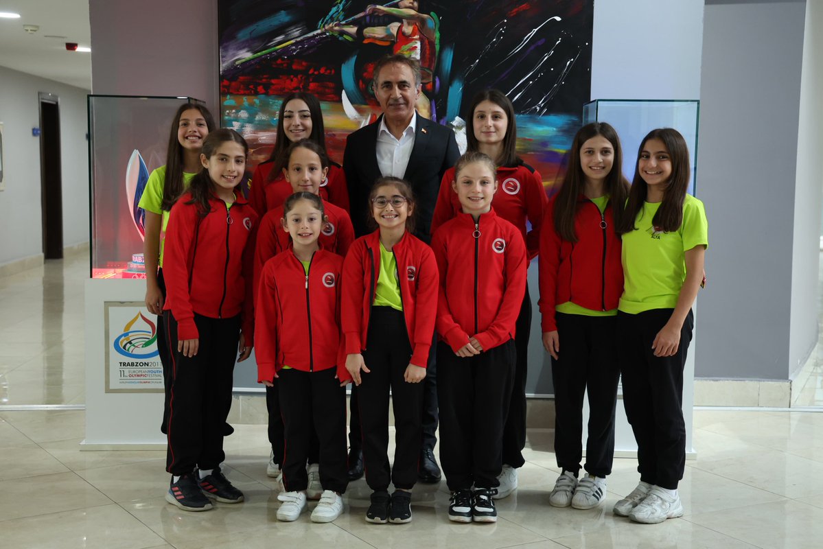 Trabzon Gençlik ve Spor İl Müdürlüğü (@gsb_trabzon) on Twitter photo Samsun’da düzenlenen Trampolin Cimnastik Türkiye Şampiyonası’nda ve Karadeniz Kupası’nda önemli dereceler elde eden SEM sporcularımız, İl Müdürlüğümüzü ziyaret etti.
Başarılarıyla bizleri gururlandıran sporcularımızı ve antrenörlerini tebrik ediyoruz.👏✨ Samsun’da düzenlenen Trampolin Cimnastik Türkiye Şampiyonası’nda ve Karadeniz Kupası’nda önemli dereceler elde eden SEM sporcularımız, İl Müdürlüğümüzü ziyaret etti.
Başarılarıyla bizleri gururlandıran sporcularımızı ve antrenörlerini tebrik ediyoruz.👏✨