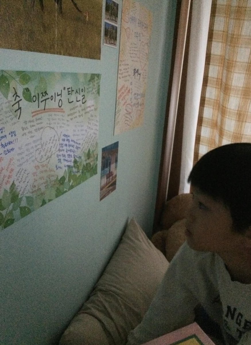 아니 세계의주인 미술팀도 너무 조앗듬.. 배우들의 명연기 덕분도 잇지만 진짜 셋이 함께 사는 집같고 세세한 디테일이 너뮤좋으네