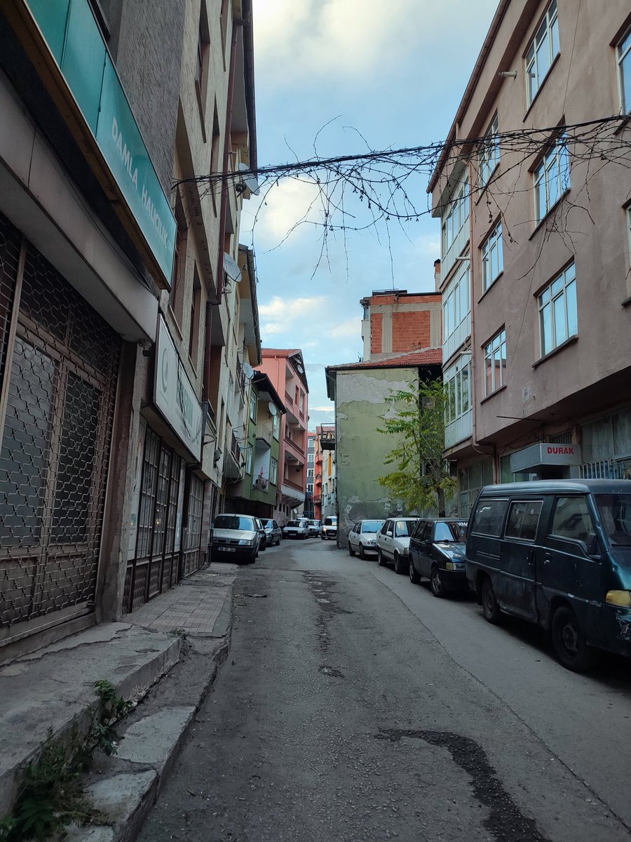 Şu sokakta attığım her adım 70 anıya falan tekabül ediyor