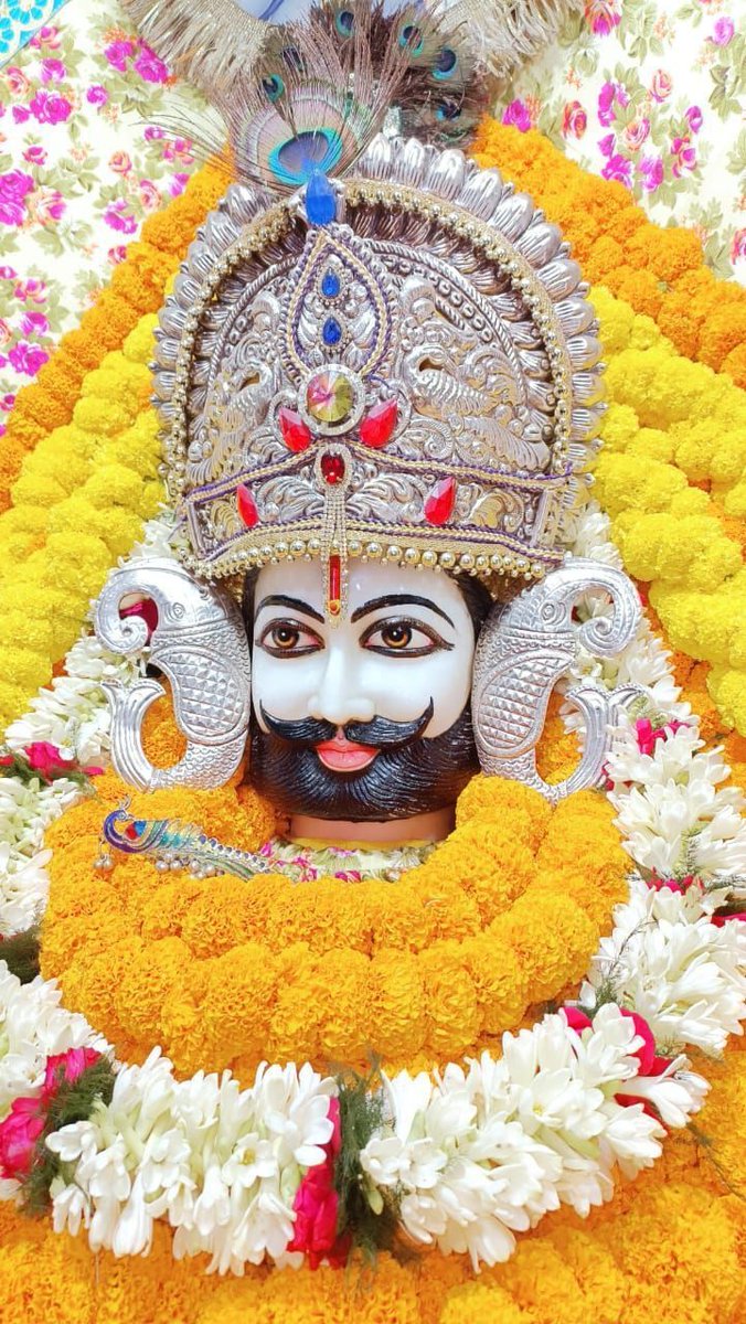 खाटू में श्याम बसे, करत सबका उद्धार,
हारे का सहारा वो, देते प्रेम अपार।
जिसने भी नाम लिया, मिटे उसके ग़म सारे,
जय श्री श्याम! हमारे रखवाले प्यारे ।।

हारे का सहारा बाबा श्याम हमारा