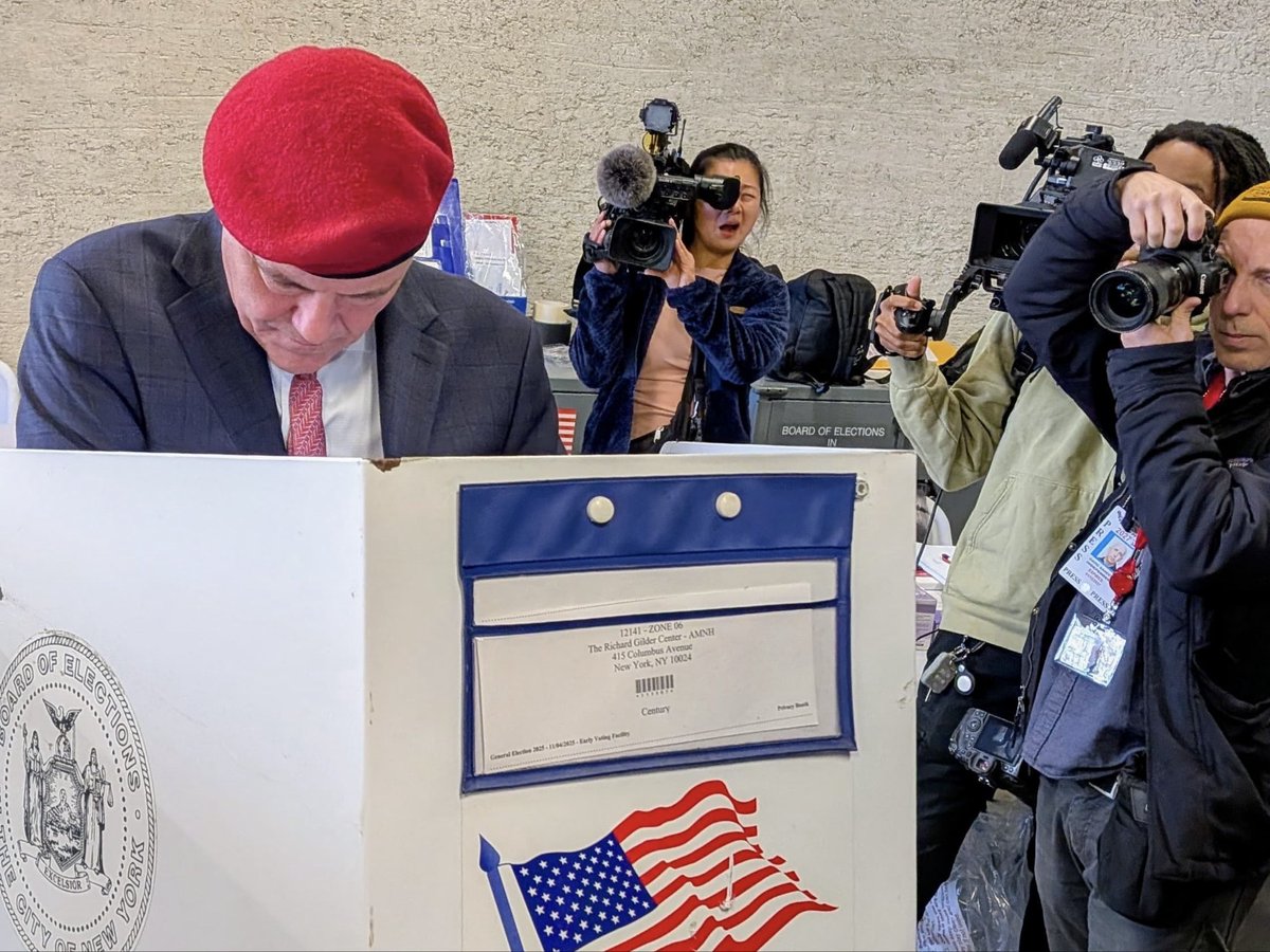 Curtis Sliwa (@curtissliwa) on Twitter photo I just voted to save our city.
Now it’s your turn — get out there and vote!
Find your poll site: findmypollsite.vote.nyc I just voted to save our city.
Now it’s your turn — get out there and vote!
Find your poll site: findmypollsite.vote.nyc