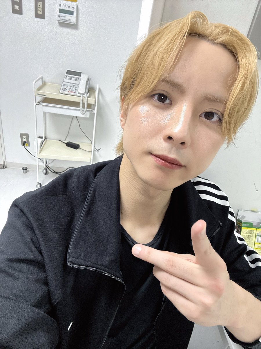 よし！明日は共旅イベント！

お待ちしております！

枠もまだありますのでぜひ‼️

既に黒染め希望だけど一旦あしたはスーパーサイヤ人で向かいます！

お願いします！