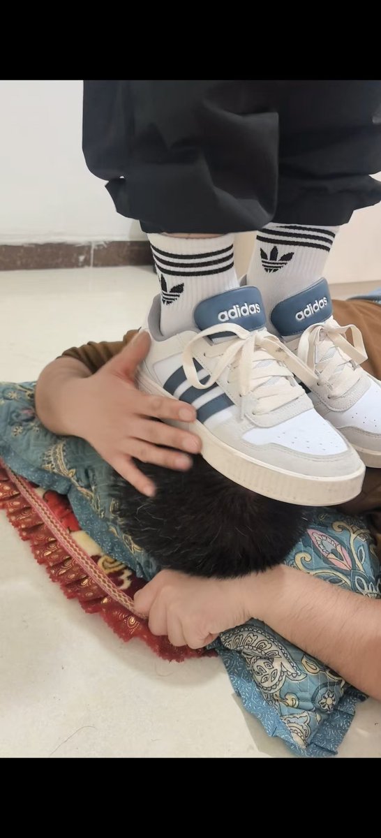 爷的脚下一定很爽吧，你想不想来