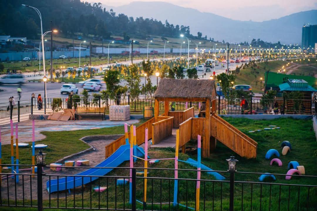 ETEmbassyPEK's tweet image. Addis Ababa is transforming, dazzling from its edges inward!

#addisababa #Ethiopia #heartofafrica #transformation