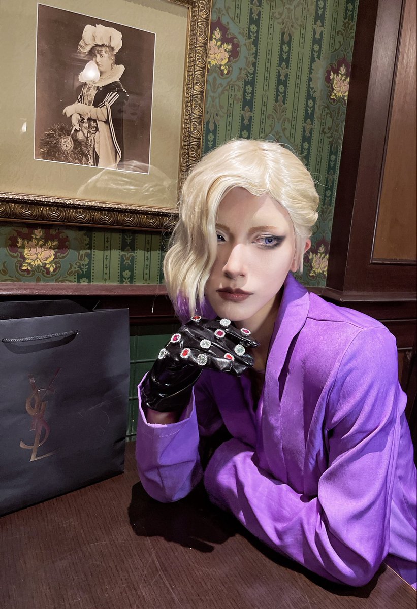 タピ👑で荷物持ち2人連れてました

 #Dハロ仮装2025 
 #Dハロツイステ