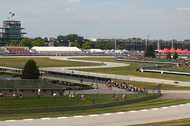 PSSimSeries's tweet photo. Bienvenidos, señoras y señores, al más famoso y emblemático circuito del Mundo: el Indianapolis Motor Speedway.

La temporada pasada competimos en el antiguo trazado de F1, y hoy lo haremos en el trazado usado por la IndyCar.

El clima hoy es frío y húmedo. ¿Os lo vais a perder? https://t.co/imH0qvGUgH