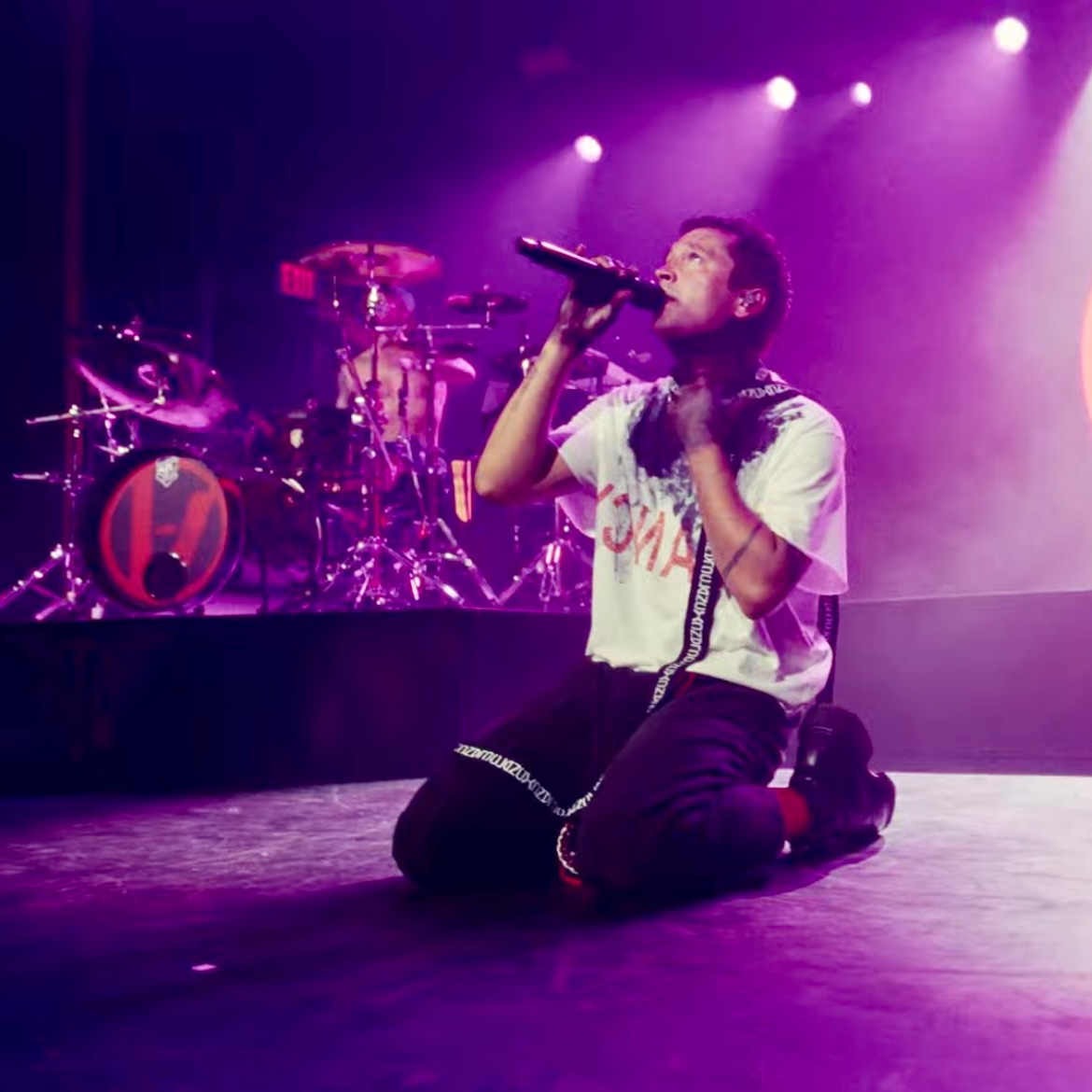 scriptedlp1's tweet photo. You can have all I’ve made and all I’ve ever known
You can have both my lungs if You ask me so
Cuz I want to be the one after Your own heart 💜✝️

This is everything 🙏🏻 Thank you boys!! God bless you both https://t.co/w1vwv7Bu1t