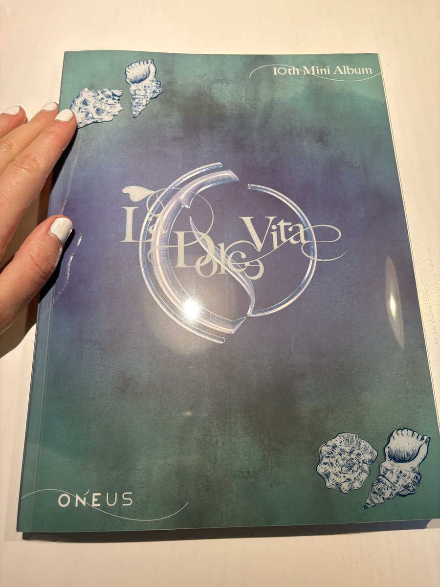 Linefsbts's tweet image. My La Dolce Vita arrived, and I’m so in love with the photos 😭