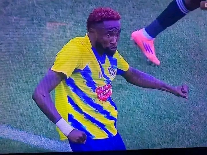SnowKid_SA's tweet photo. This guy is something else 😂#MoremiTshepo #Gayton McKenzie https://t.co/xAYxDz8Snx