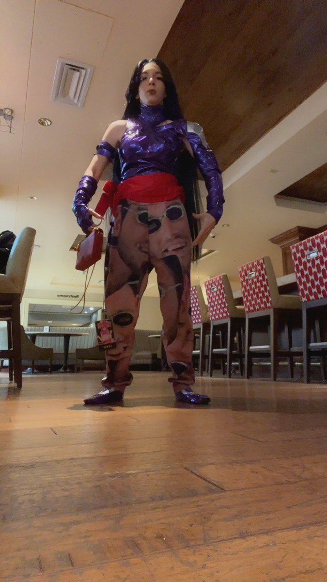 Mom said it’s my turn on the Xbox 🧍🏽