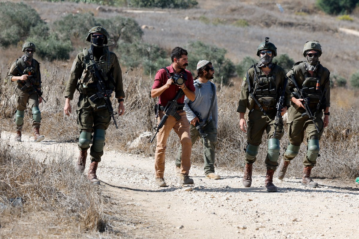 Al Jazeera English (@ajenglish) on Twitter photo Senior Hamas official Abdul Rahman Shadid has criticised “the continued and escalating brutal attacks” carried out by settlers in the occupied West Bank as they target Palestinian farmers during the olive harvest season.
🔴 LIVE updates: aje.io/r33nga Senior Hamas official Abdul Rahman Shadid has criticised “the continued and escalating brutal attacks” carried out by settlers in the occupied West Bank as they target Palestinian farmers during the olive harvest season.
🔴 LIVE updates: aje.io/r33nga