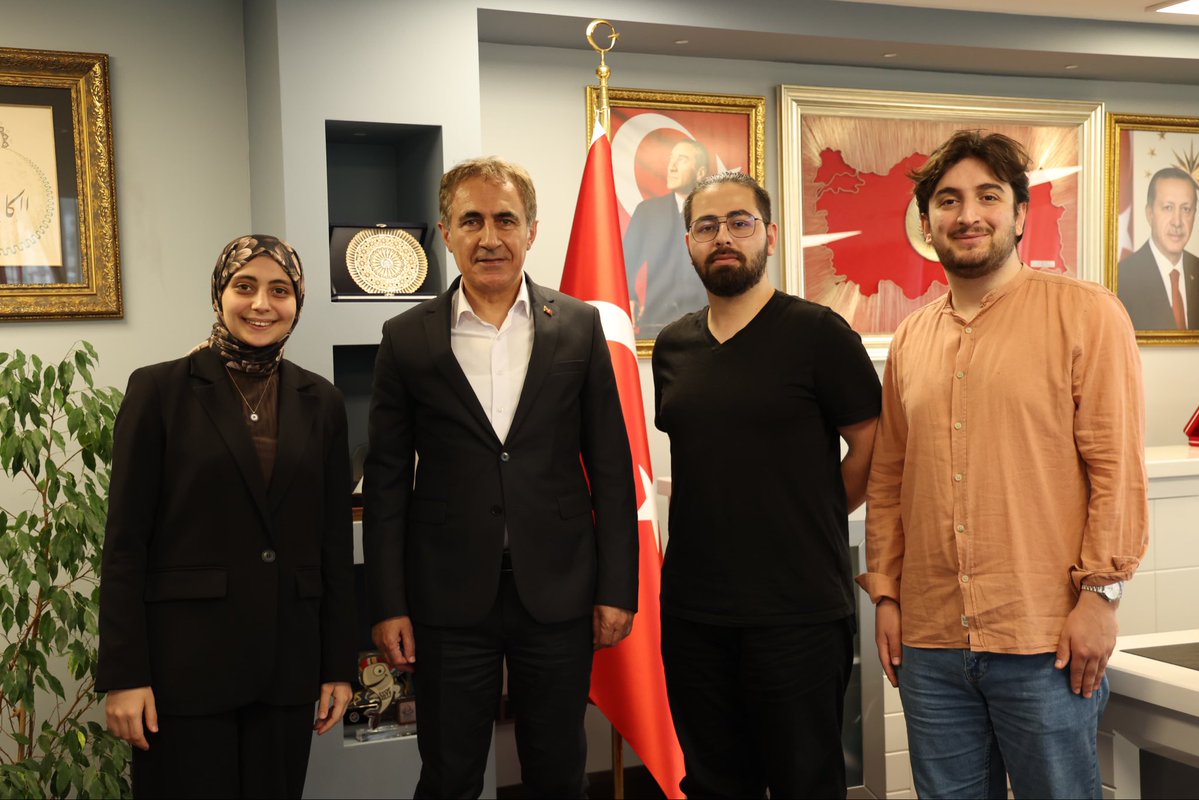 Trabzon Şehit Eren Bülbül Gençlik Merkezi (@gsb_trabzongm) on Twitter photo 10.Gençlerarası Kültür ve Sanat Yarışmalarında Bilgi Yarışması Üniversite kategorisinde Türkiye 3.sü olan takımımız ile birlikte İl Müdürümüze ziyaret… 🏢
#GSBGM 10.Gençlerarası Kültür ve Sanat Yarışmalarında Bilgi Yarışması Üniversite kategorisinde Türkiye 3.sü olan takımımız ile birlikte İl Müdürümüze ziyaret… 🏢
#GSBGM