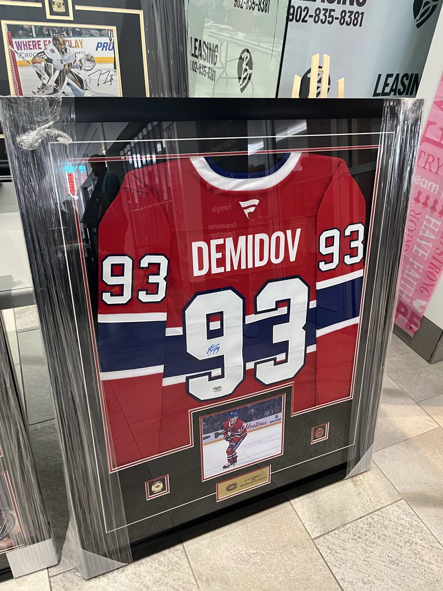 burnsieoriginal's tweet image. At the monthly card show. #Demigod