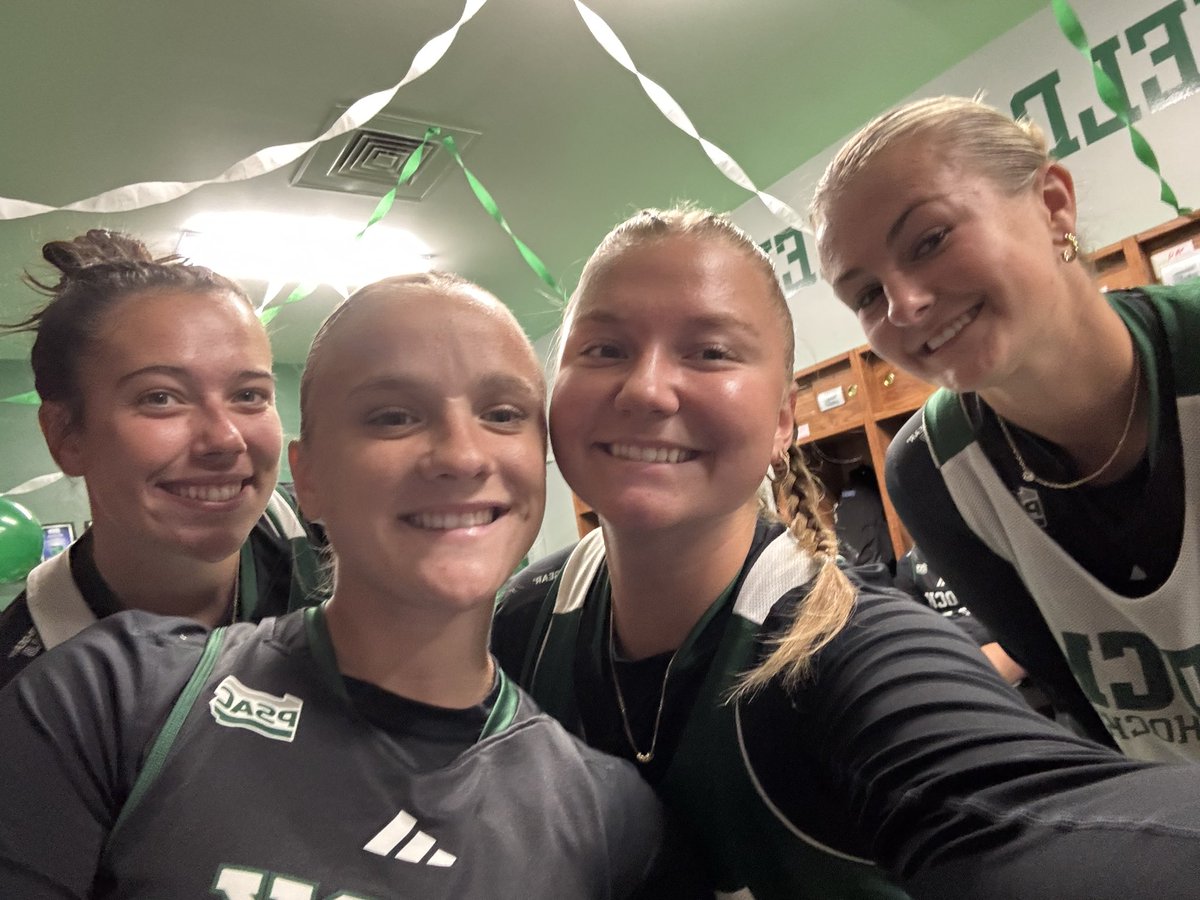 berghornlacey7's tweet photo. Happy senior day! 🥺💚 Come out and support @12 #techwell https://t.co/CUWeOdIoTT