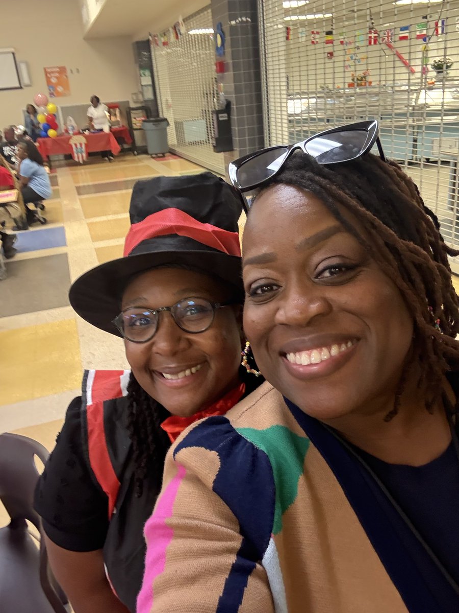 SharettaWatkins's tweet image. One of the BEST Literacy Coaches in TCS! #LeadingandLearning #APLife